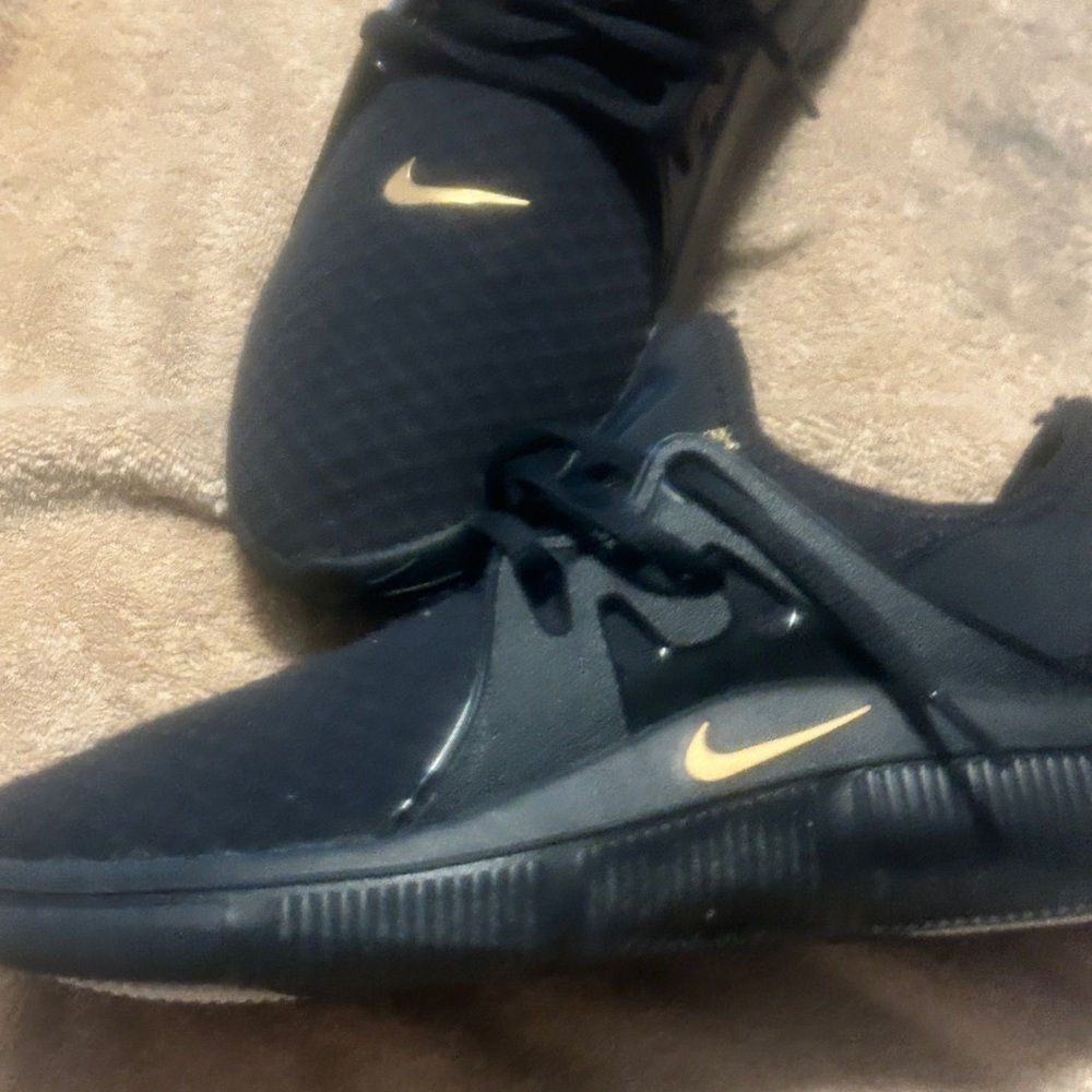 Nike Men's Black and Gold Sneakers